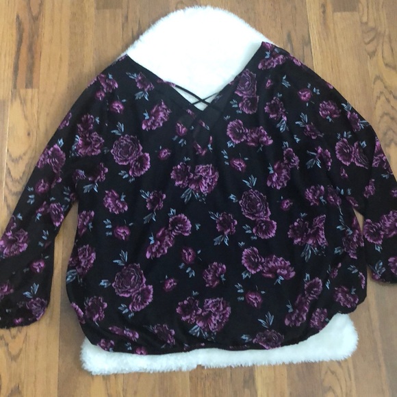 Torrid black floral Crisscross back chiffon blouse - Picture 8 of 11